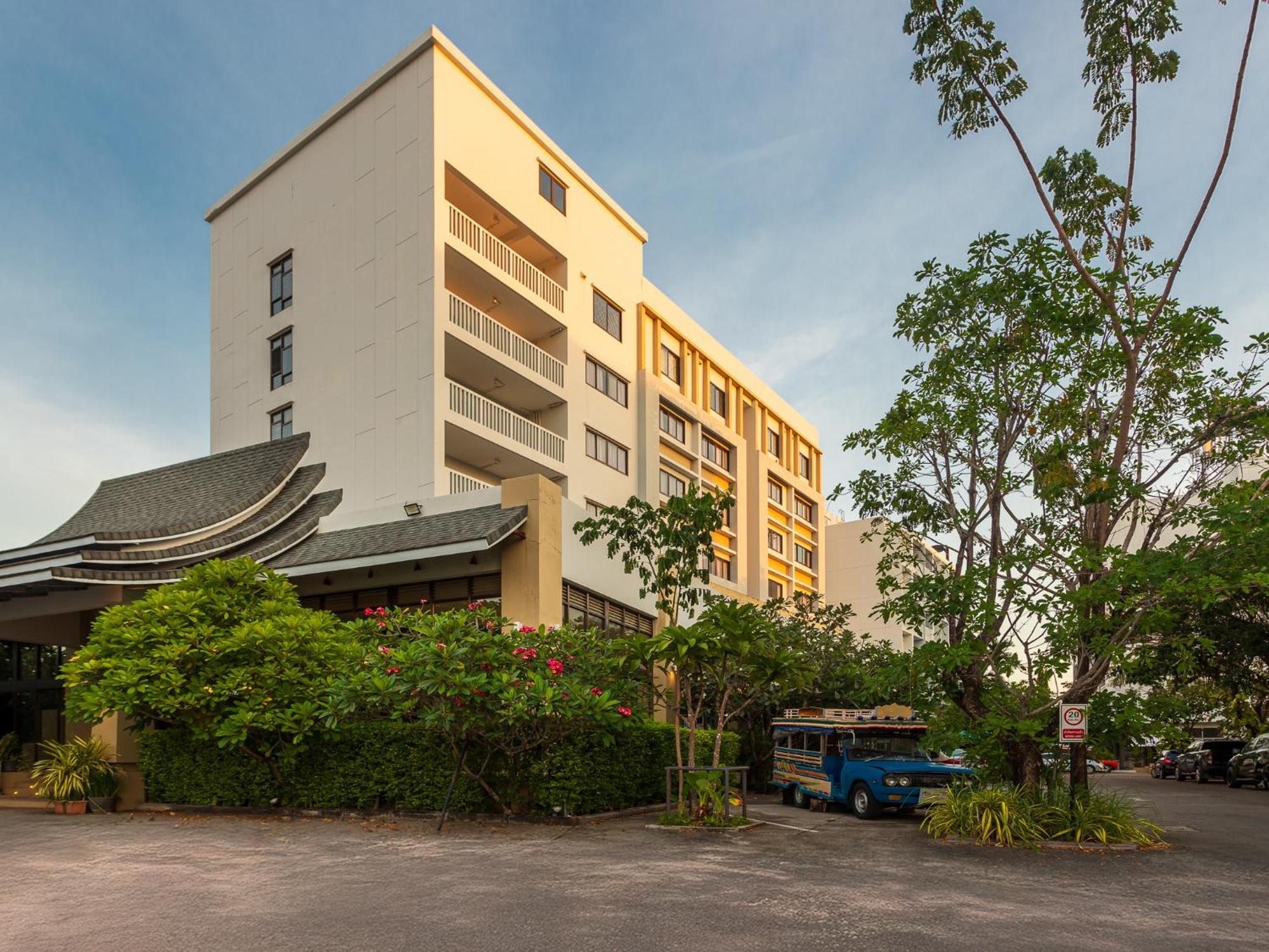 Recenta Phuket Suanluang Hotel Exterior photo
